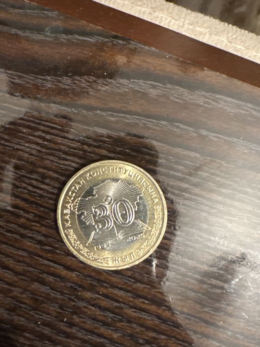 Продам юбилейную моненту 100тг 30 лет