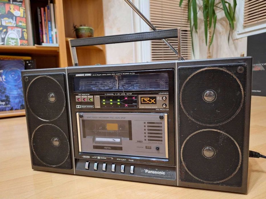 Panasonic RX-F32LE, стерео радиокасетофон - силен и добър звук, 20W, за ремонт.