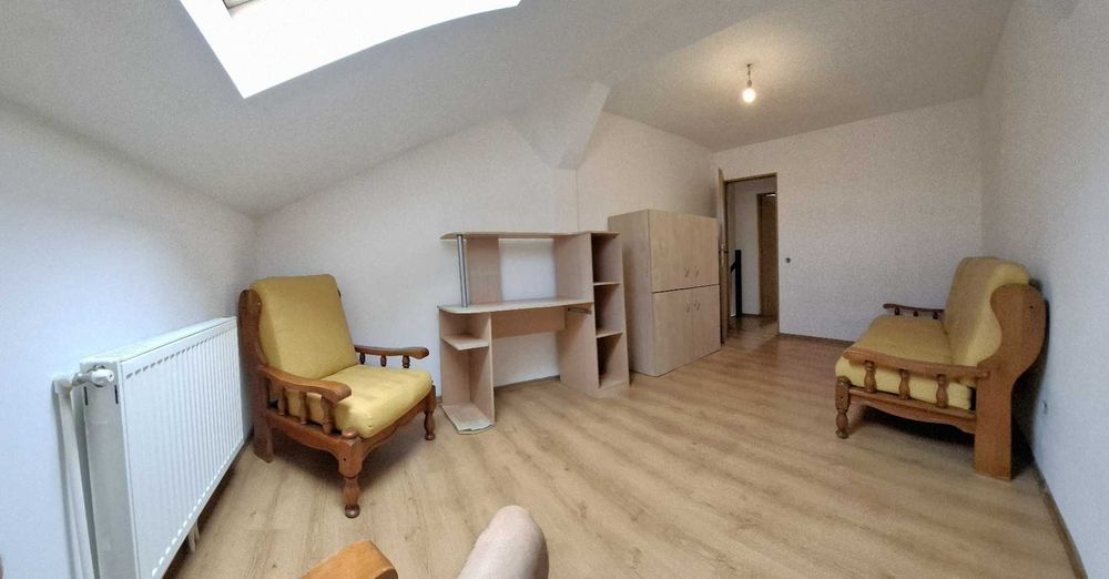 Zona Garii, living + 2 camere, scara interioara
