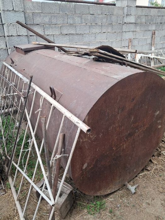 Продаётся цестерна 3 тонник