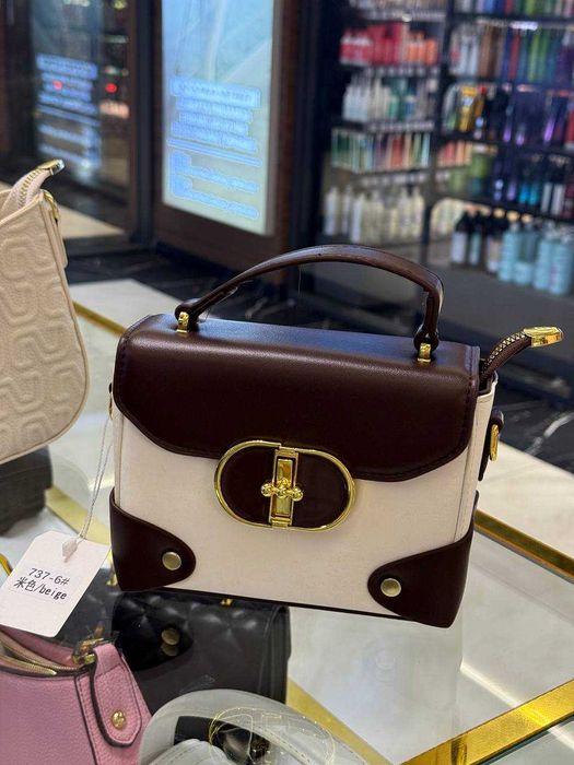 Ayollar uchun ixcham va bejirim sumkalar