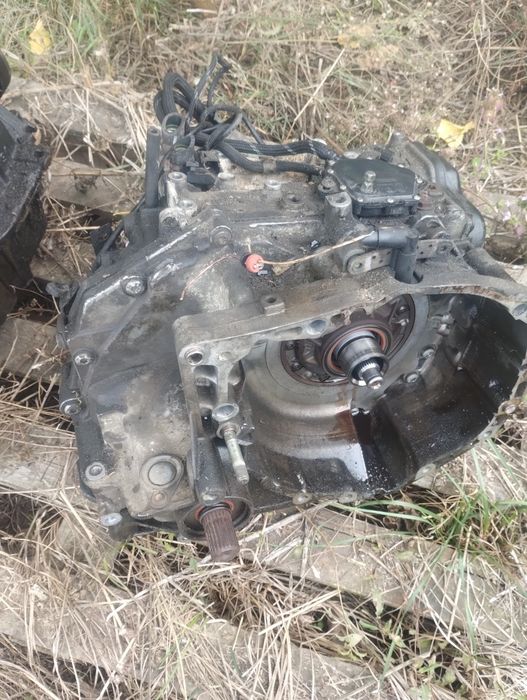 Vând piese auto din Renault Megane din 2001,2.0 automat, cutie viteze, motor , compresor clima, alternator, electromotor caseta direcțiae, planetare.