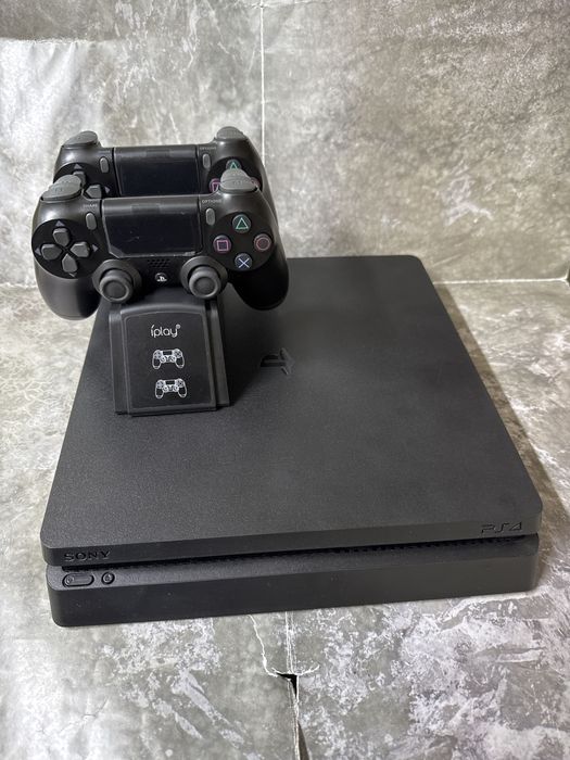 Sony PlayStation 4 slim CUH-2200A