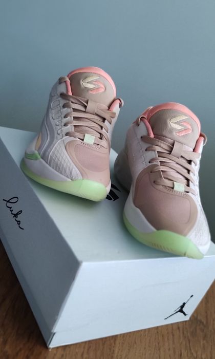 Продавам нови детски маратонки Jordan Luka 4