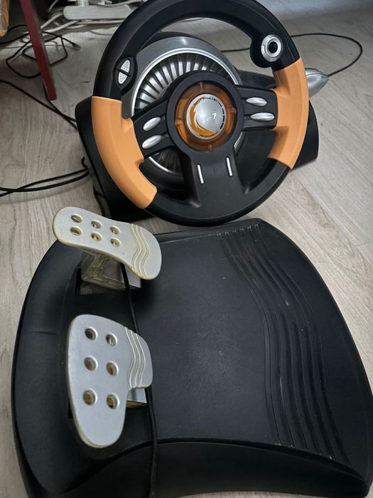 Руль с педалями игровой