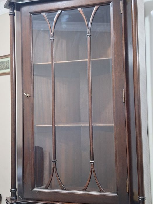 Френска ъглова витрина