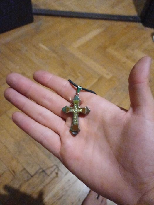 Кръст за носене на врат