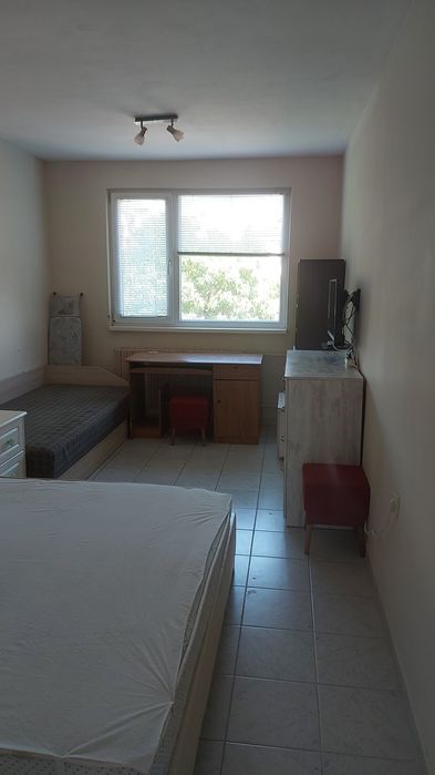 Продава се Четиристаен апартамент в Русе, Център - 105 кв.м за 8 €/кв.м - Снимка #2