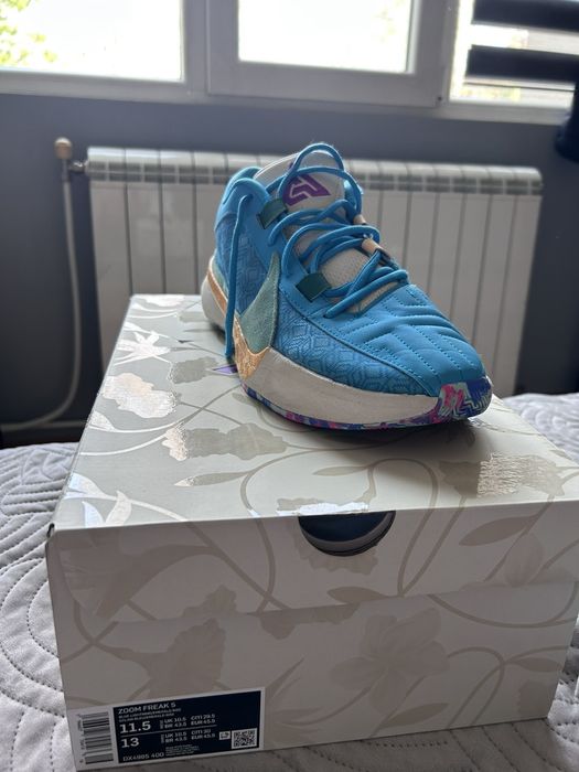 Баскетболни маратонки Nike: Сникърс Zoom Freak 5 и Lebron Witness 8