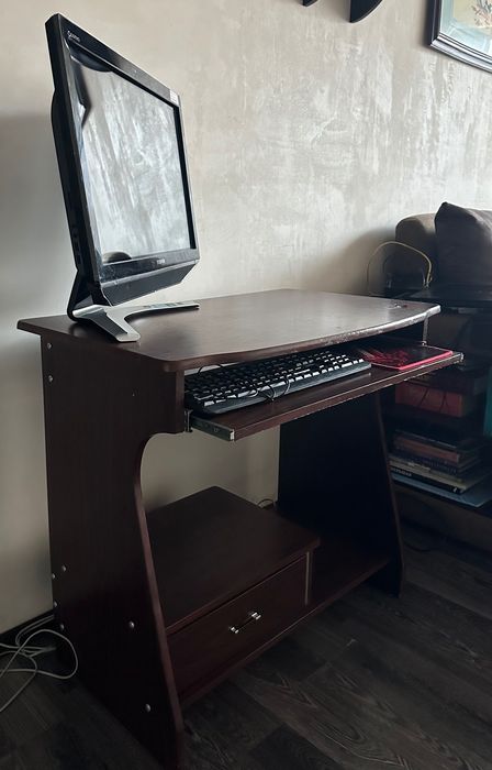 Стол компьютерный