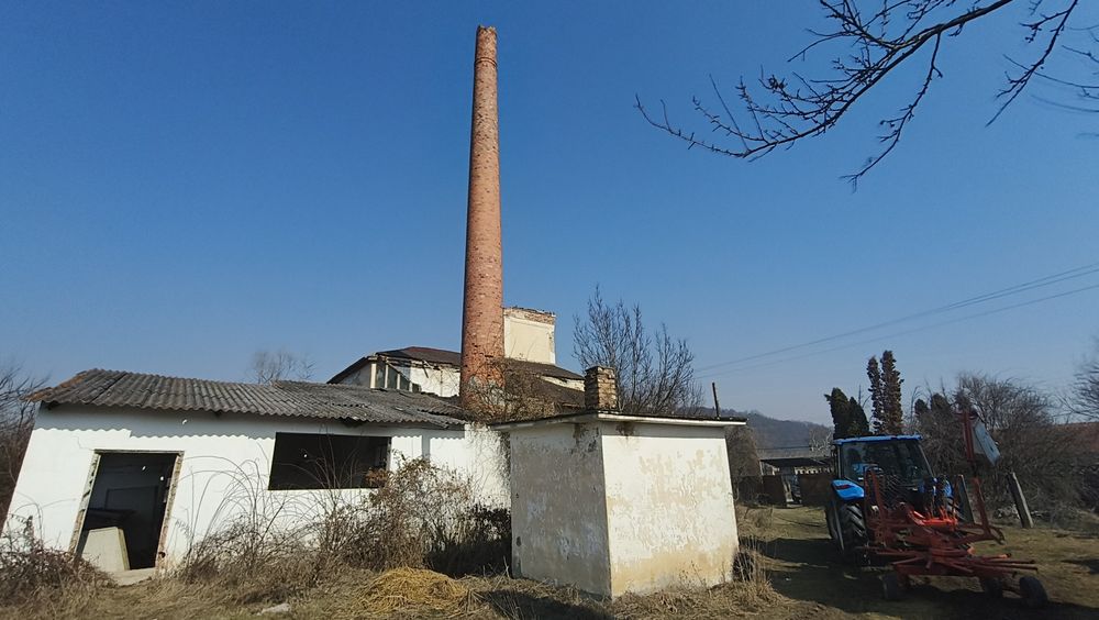 Cladiri+teren de vanzare