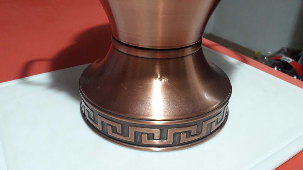 медна ваза с орнаменти