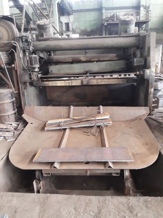 Рубка металла на пластины