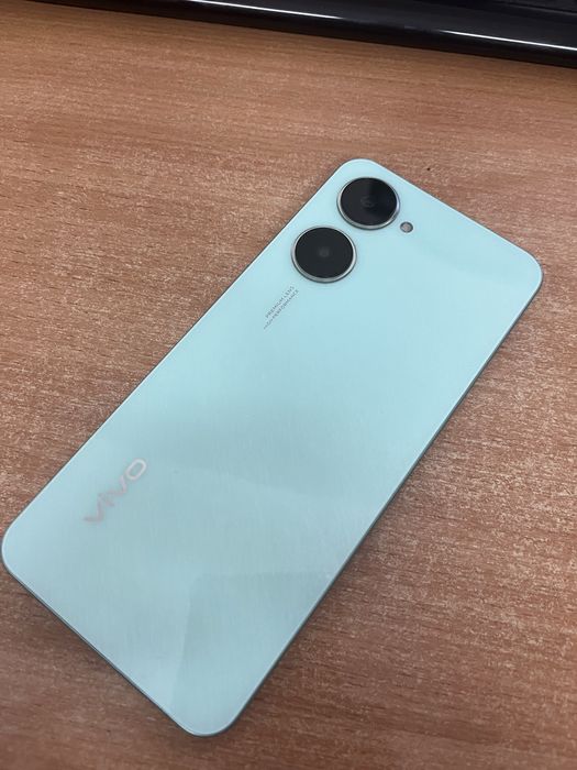 Продам смартфон VIVO Y03