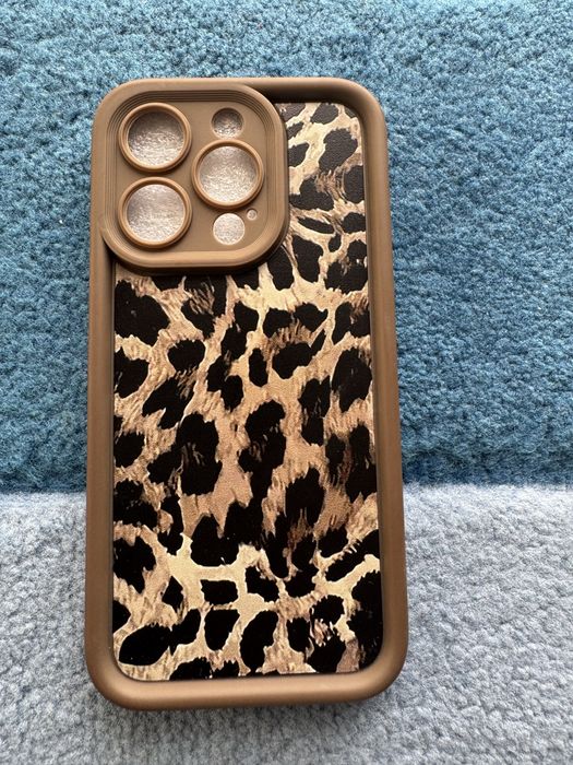 Vand 6 huse iphone 15 Pro la 100 lei toate