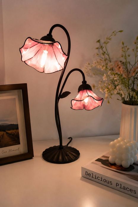 Veioză Vintage Bieye Stil Tiffany – 2 Brațe Florale Sticlă Manuală Roz, Nouă