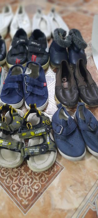 Отдам даром детскую обувь