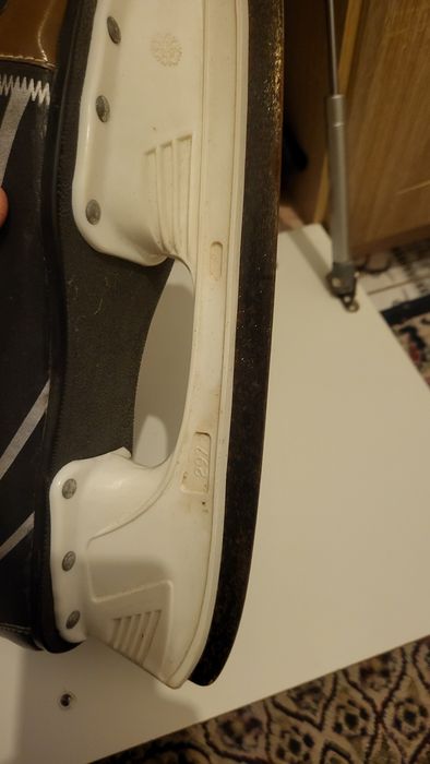 Продам коньки новые 44-45 размер