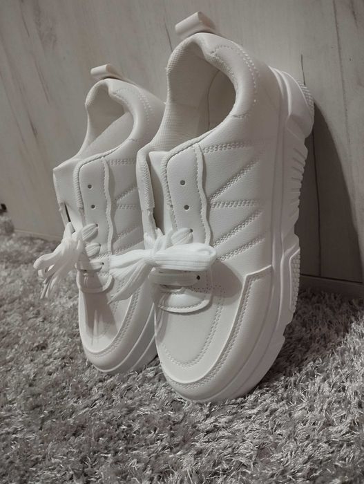 Бели Кецове ,чисто нови