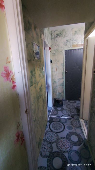 Шахар марказидан 1хонали 4этаждан квартира сотилмокда