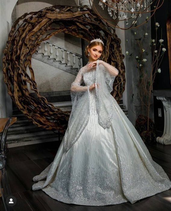 Tayyot biznes sotiladi. Tõy va oqshom liboslari