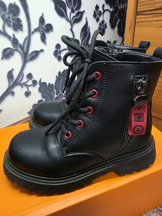 Продаю  демисезонные ботинки на девочку