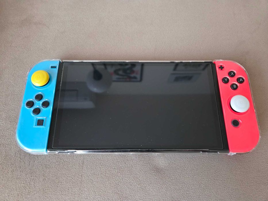 Nintendo Switch OLED 64 GB с допълнителни аксесоари и памет