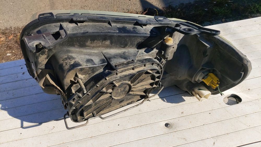 Фара на Ford Mawerick правая