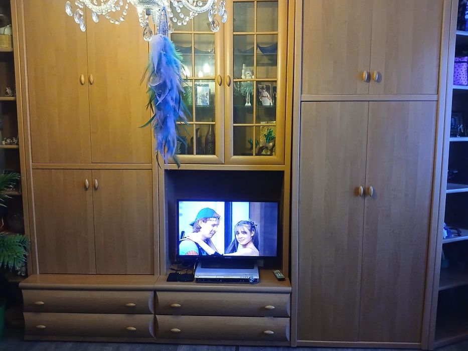 Отдам большой шкаф в зал