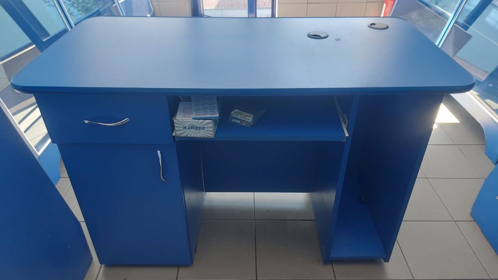 Toneti , vitrine, birou