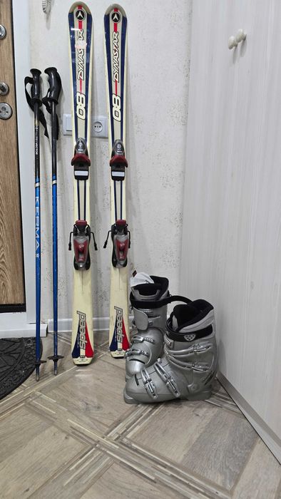 Срочно торг. Продам лыжи с ботинками