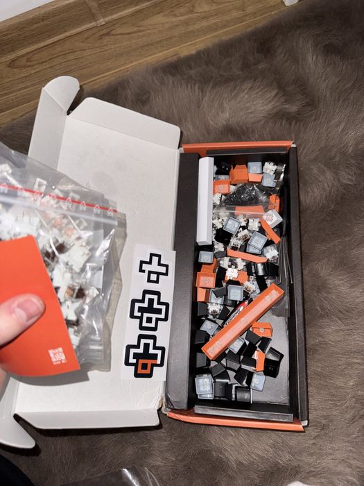 Tastatura Qwerty key 60% cu yellow switchuri