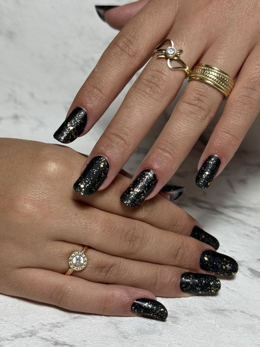 Unghii cu gel , Manechiura cu gel si semi. Pedichiura la salon