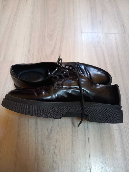 Pantofi Geox Respira   din piele lăcuită.
