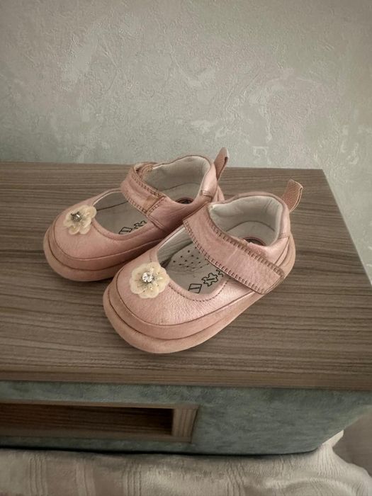 Продам детскую обувь