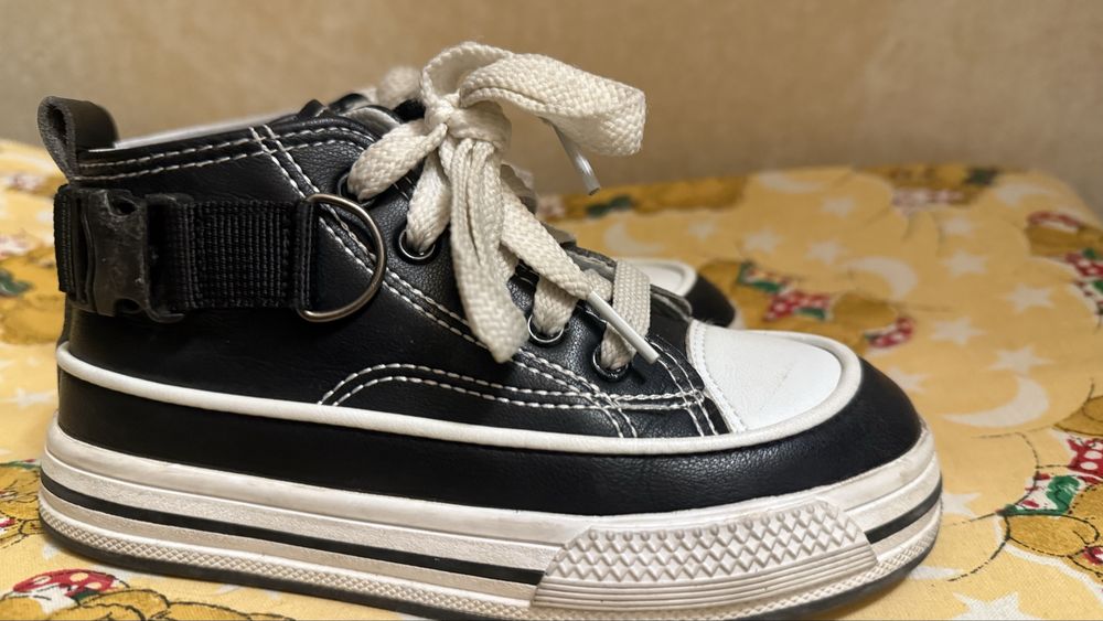 Продам кеды весна осень