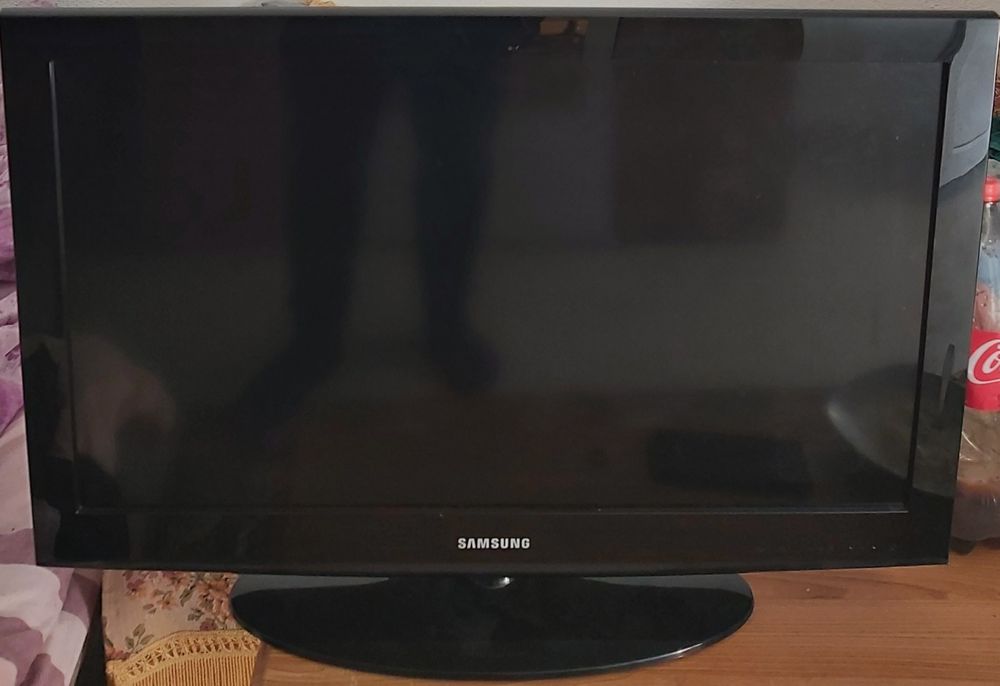 Vând tv Samsung 82 cm diagonala