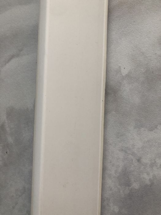 Плинтус белые новый