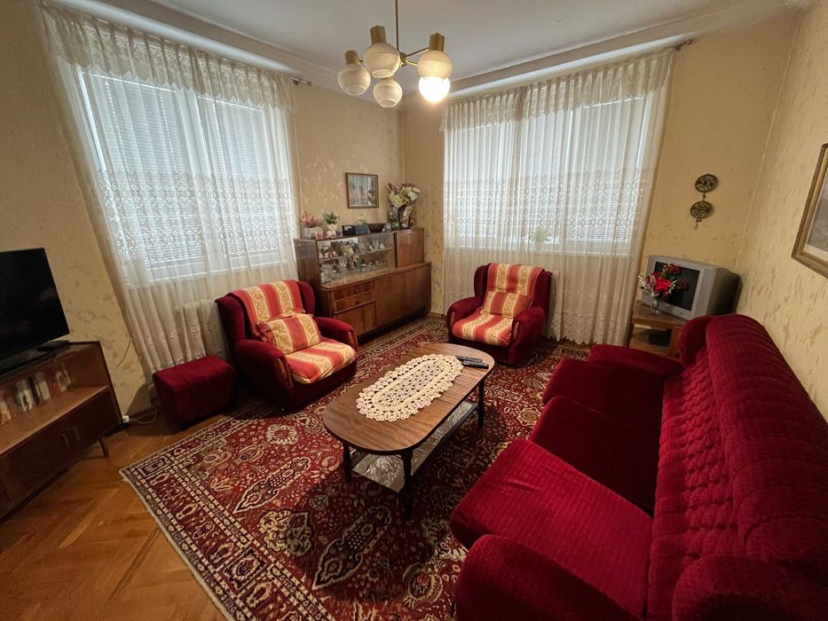 Дава се под наем Двустаен апартамент в Казанлък - 65 кв.м за 219.3 € - Снимка #1