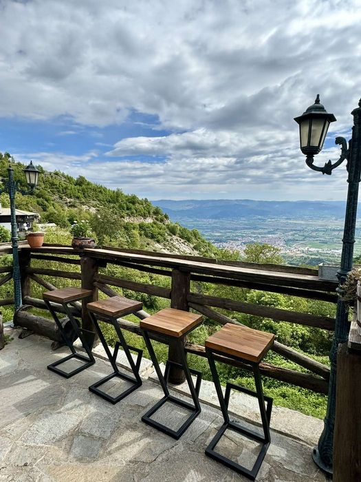 Дизайнерски бар столове от масив и желязо