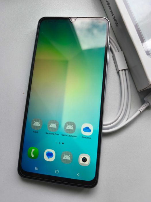 Android 16 Samsung Galaxy A06 – 64GB / 4GB RAM / Dual SIM Сребрист...
