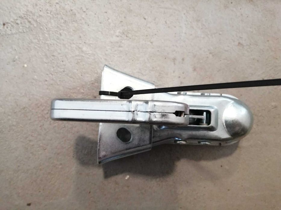 Cupla Al-Ko AK Plus, versiunea A, in forma de V, 750 kg, prindere sus