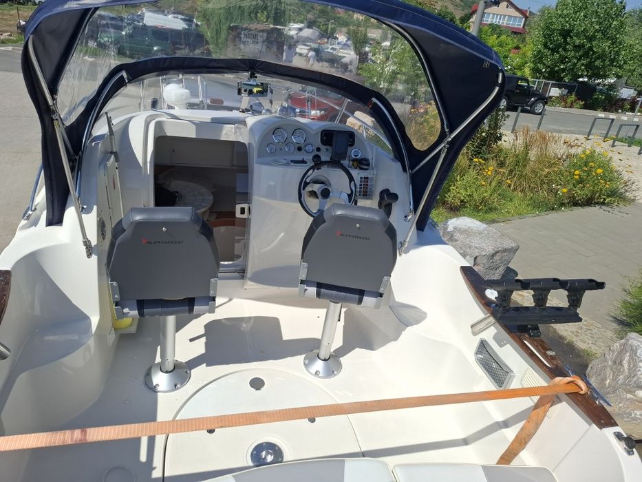 Barca Quicksilver 540 Motor Mercury 115 cp 4 Stroke