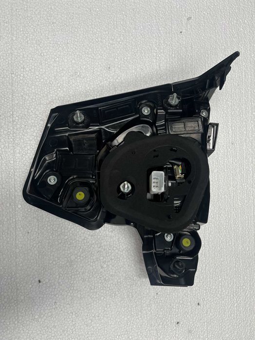 Десен Вътрешен LED стоп за Toyota C-HR хибрид 2021/2023