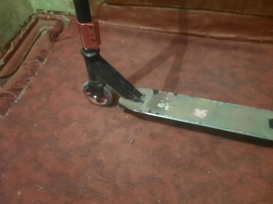 Самокат трюковой красный