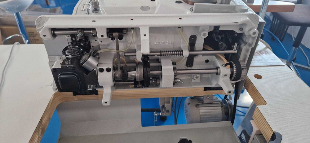 Vand masina de cusut zig-zag Durkoph Adler model 527I-811 - nefolosita