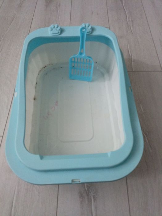 Продам лоток для кошек с лопаткой,.