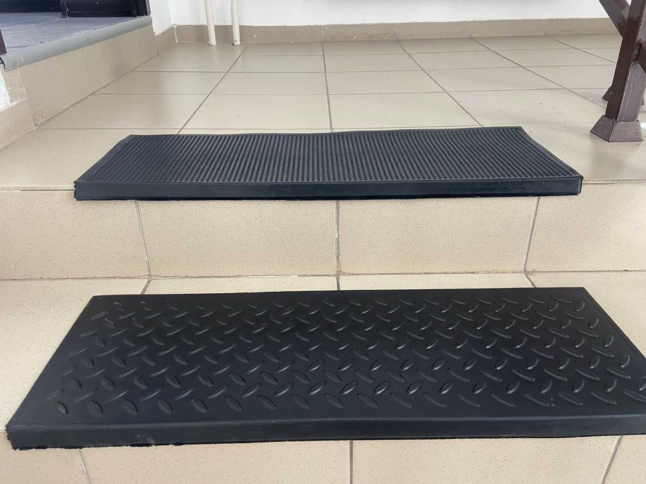 Резиновые проступи на лестницы противоскользящие