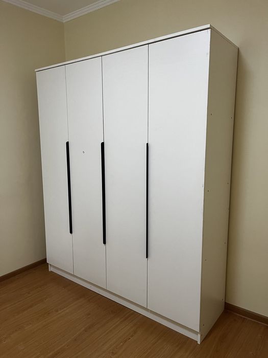 Шкаф новый 4дверный