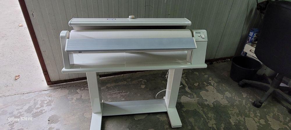 Calandru masa de calcat Miele